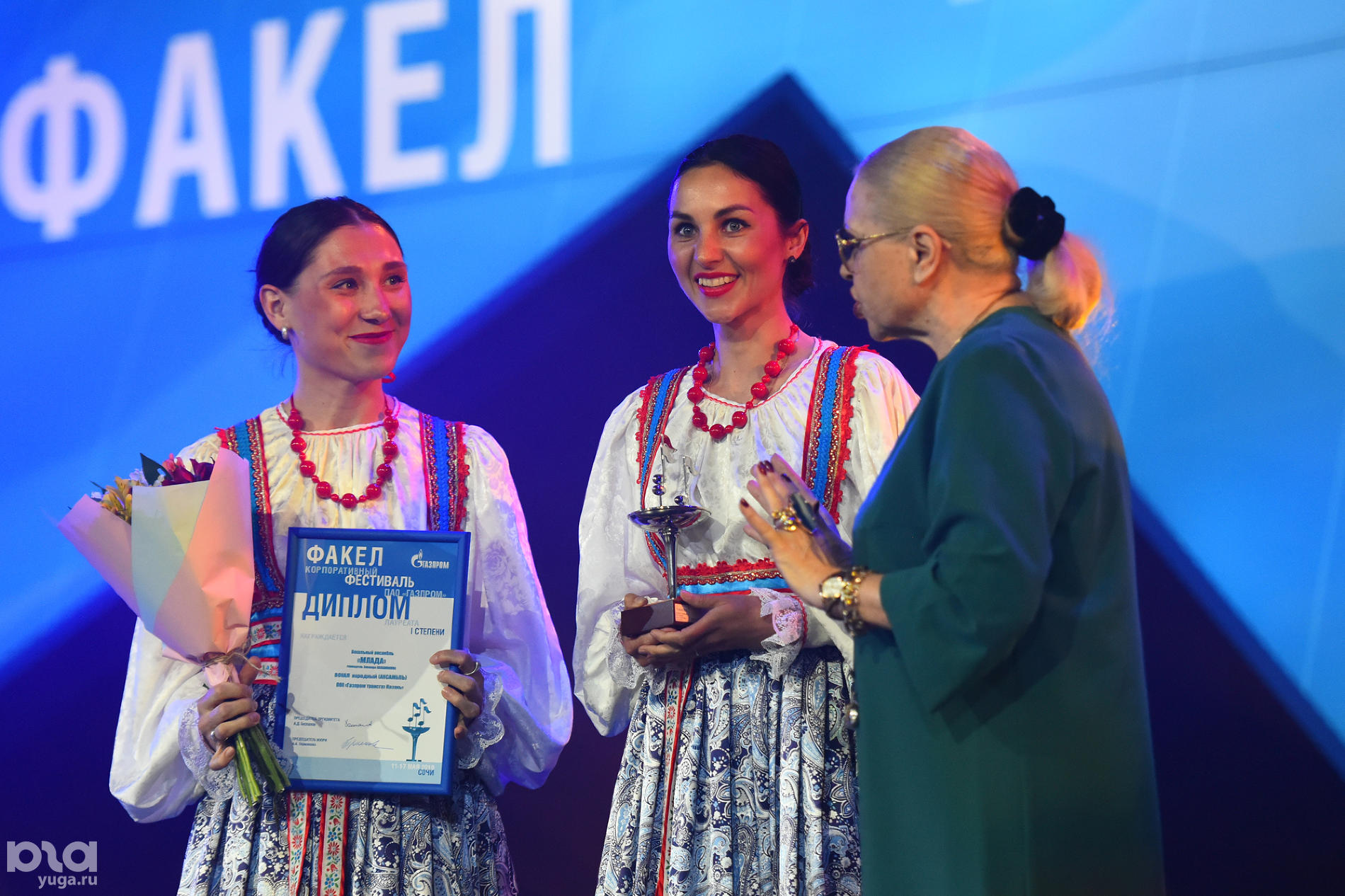 Церемония награждения участников фестиваля «Факел» © Фото Елены Синеок, Юга.ру